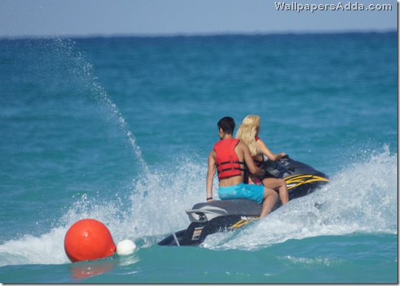 Shauna hits the water yRcqaZ8UQ4Ul