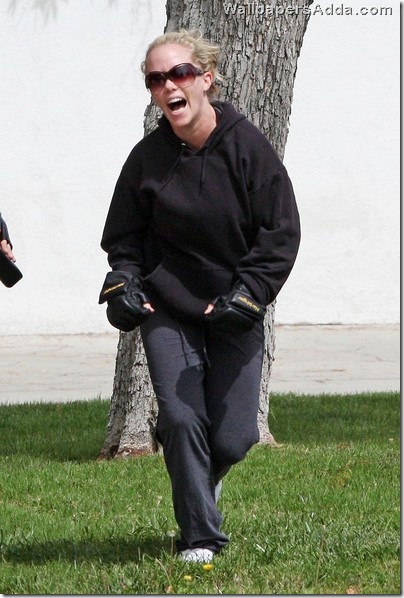 Kendra Wilkinson Hitting Mitts Trainer t44iHim4tlVl