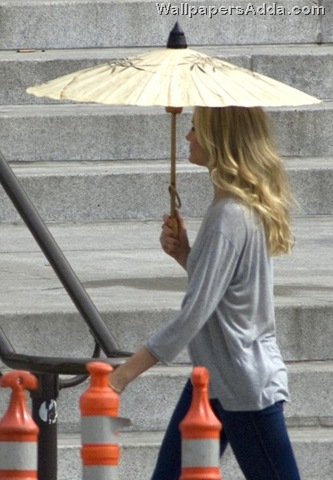 [Cameron+Diaz+Set+Bad+Teacher+g74Bs_KvvtUl[2].jpg]