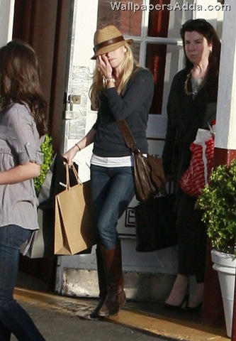 [Reese+Witherspoon+Shopping+Brentwood+Country+izJLggrnN2rl[2].jpg]