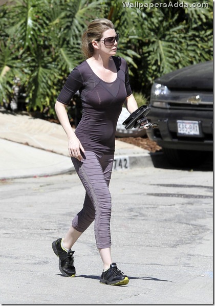 Ellen Pompeo Returning Los Feliz Home zm77PkJxkI1l
