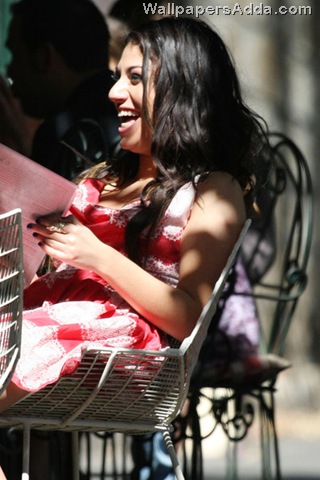 [Australian+singer+Gabriella+Cilmi+now+swears+UgewHSvqLmvl[2].jpg]