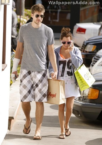 [Ashley+Tisdale+Scott+Speer+Out+Shopping+Malibu+vVcMO81J-R0l[2].jpg]