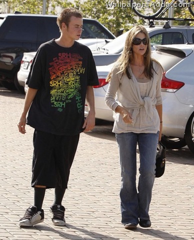 [Denise+Richards+Out+Shopping+Malibu+SJXa-ZTlI3Hl[2].jpg]