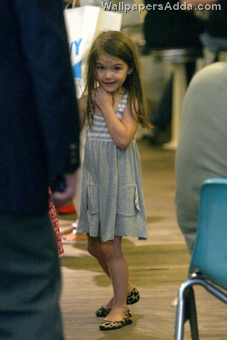 [Suri+Cruise+daughter+Tom+Cruise+Katie+Holmes+YdR-f84XBn6l[2].jpg]