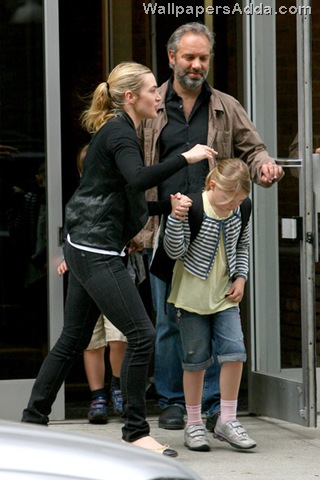 [Putting+united+front+Kate+Winslet+Sam+Mendes+ZTVtCWU41_Rl[2].jpg]