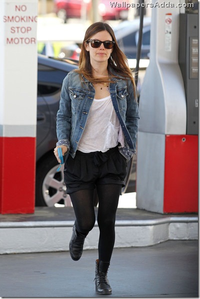Actress Rachel Bilson sports denim jacket Edf3e9JuHCwl