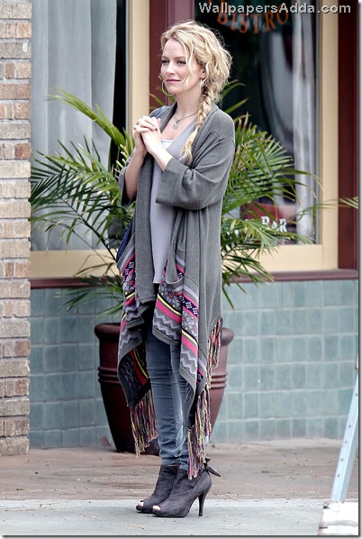 Ugly Betty star Becki Newton embraces boho lSmZgZQEyN_l
