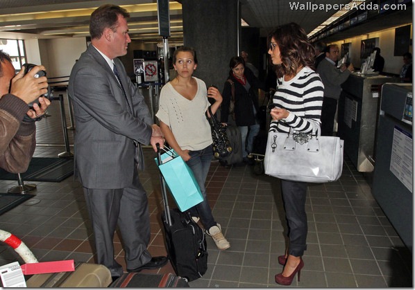 Cheryl smiles with stripes KSrlbsWNxWbl