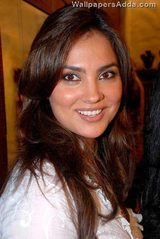 [lara-dutta[2].jpg]