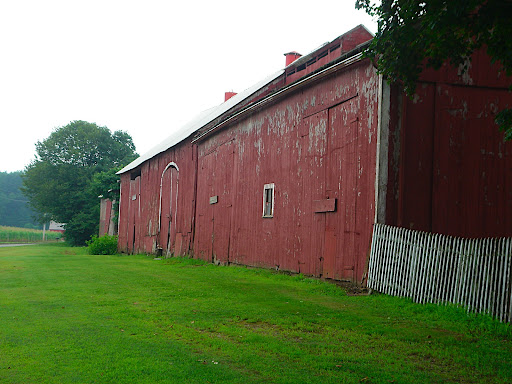 The%20broad%20side%20of%20a%20barn%20-%20New%20Milford%2C%20CT.JPG