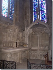 2010.08.20-015 mausolée de Robert d'Acquigny dans l'église Notre-Dame