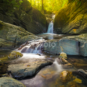 Upper Mina Falls by Mark Smith - Landscapes Waterscapes