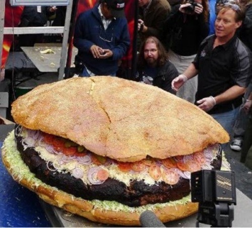 World's Largest Hamburger Contender from Canada Weighed In at 590 Pounds 03