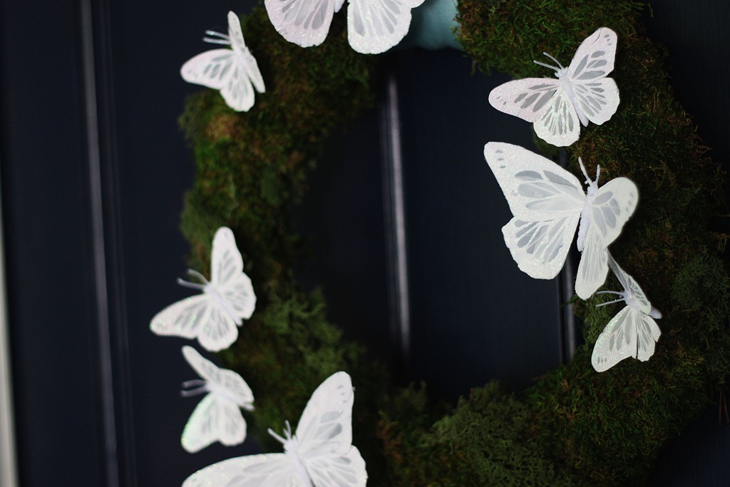 [moss and butterfly wreath from the side[8].jpg]