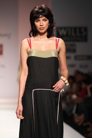 [WIFW SS 2011collection by Wendell Rodrick 7[7].jpg]