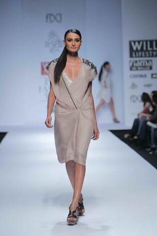[WIFW SS 2011 collection by Vineet Bahl (23)[5].jpg]