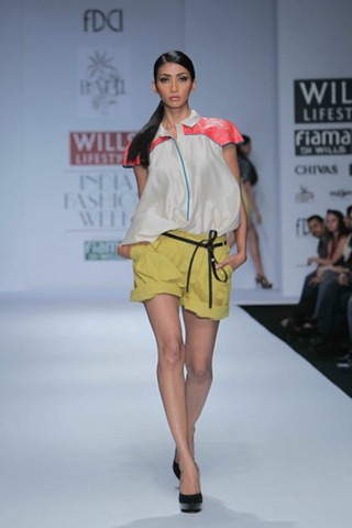 [WIFW SS 2011 collection by Vineet Bahl (13)[4].jpg]