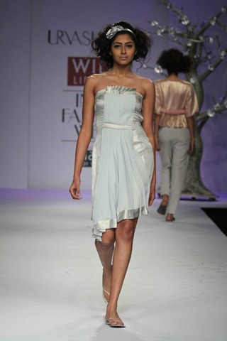 [WIFW SS 2011collection by Urvashi Kaur (7)[4].jpg]