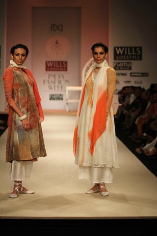 [WIFW SS 2011 Kotwara by Meera & Muzaffar Ali  (26)[5].jpg]