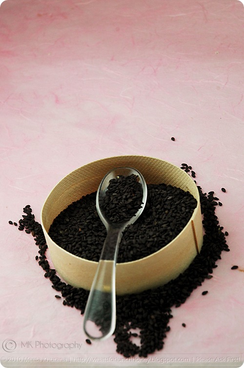 Black Sesame Seeds (01) by MeetaK