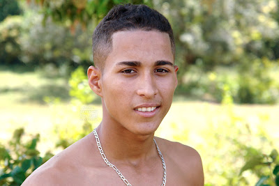 UNCUT MEN: Bernal