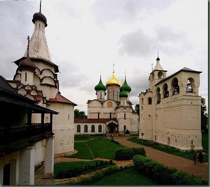 682px-Russia-Suzdal-St_Euthymius_Monastry-Transfiguration_Cathedral-Belfry