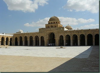 330px-Courtyard_of_the_Great_Mosque_of_Kairouan