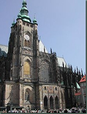 220px-St_Vitus_Cathedral_from_south