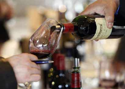 Drinking a glass of wine daily helps ward off dementia