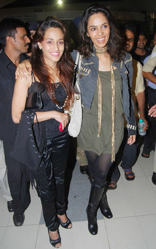 CLICK THE ABOVE ARROW TO  ZOOM THE IMAGE