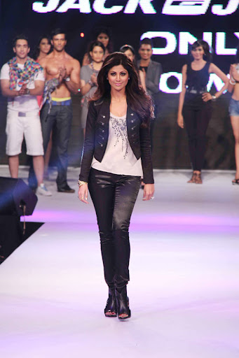 CLICK THE ABOVE ARROW TO  ZOOM THE IMAGE