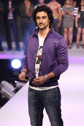 CLICK THE ABOVE ARROW TO  ZOOM THE IMAGE