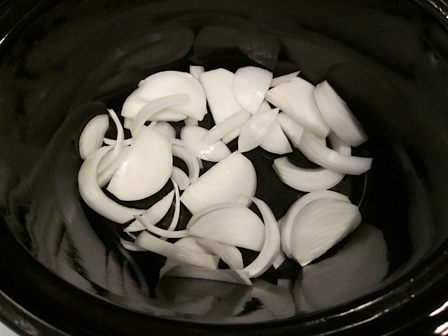 sliced onions in slow cooker 