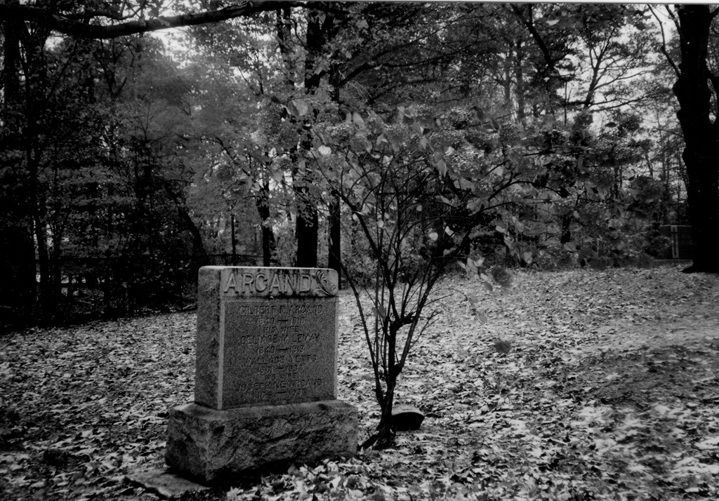 [ARCAND-Tombstone-Lakeview-Cemetery-Burlington-VT-9-blk-wht[3].jpg]
