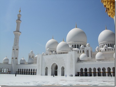 Sheikh_Zayed_Mosque_courtyard