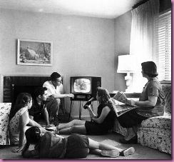 1950s family watching tv
