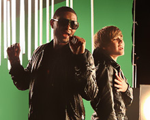 Usher and Justin Bieber on the set of 'Somebody to love'