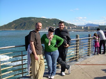 con Eli y Mario, Paseo Nuevo, San Sebastián