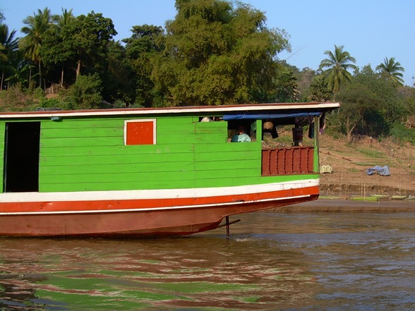 barco en el Mekong, Laos