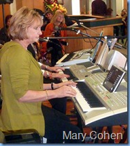 Mary Cohen playing the Tyros 2 keyboard.