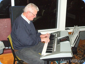 Alan Wilkins playing his Yamaha PSR 900