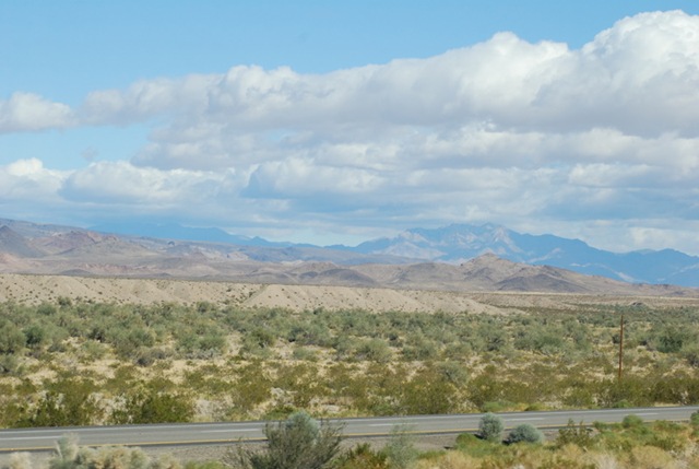 [11-28-10 Y US 40 CA-AZ Border to SR-95 006[3].jpg]