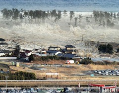 japan-tsunami-earthquake-hits-northeast-wave_33143_600x450