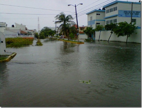 2010 septiembre 17 KARL 1130 horas veracruzcalle-inundada-christopherjit-twitpic-2