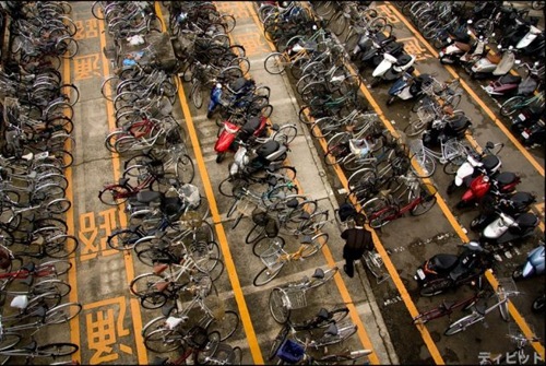 Crazy Bicycle Parking Seen On www.coolpicturegallery.net bicycle-parking (11)