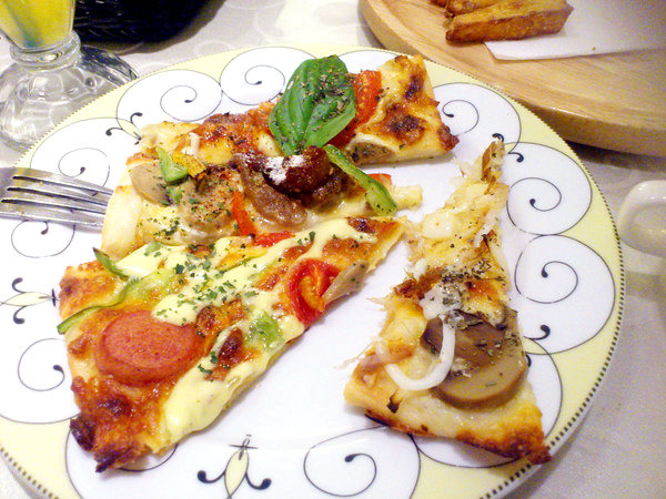 夯pizza吃到飽(披薩、義大利麵、炸物、飲料、甜點、沙拉吧、明治冰淇淋)