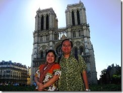 1055-Us-in-front-of-Notre-Dame-cathedral