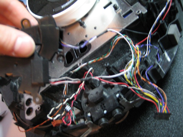 [2009-04-07 Roomba Articulating Arm Optical Sesnsor Set Replacement 029[2].jpg]