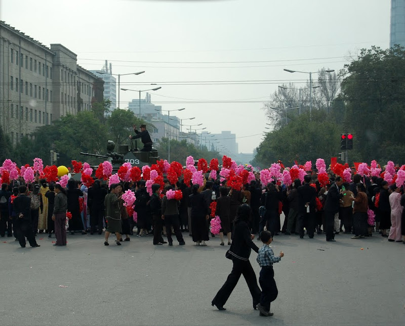 КНДР. Парад в честь 65-ти летия ТПК
